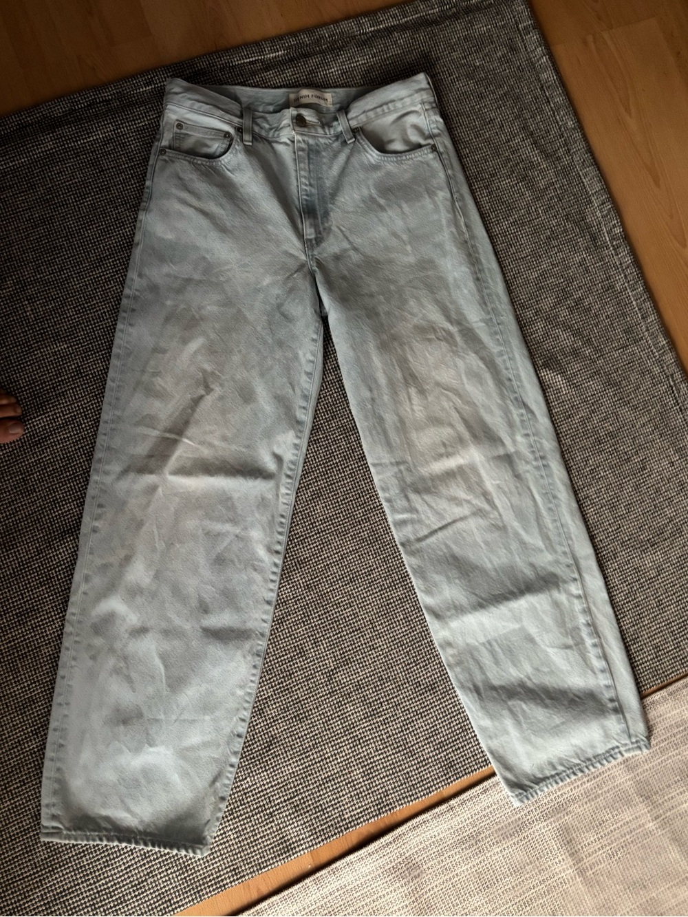Aritzia - Denim Forum 90s Kate Baggy light Wash Wide Leg Jeans, size 28 - Picture 8 of 16
